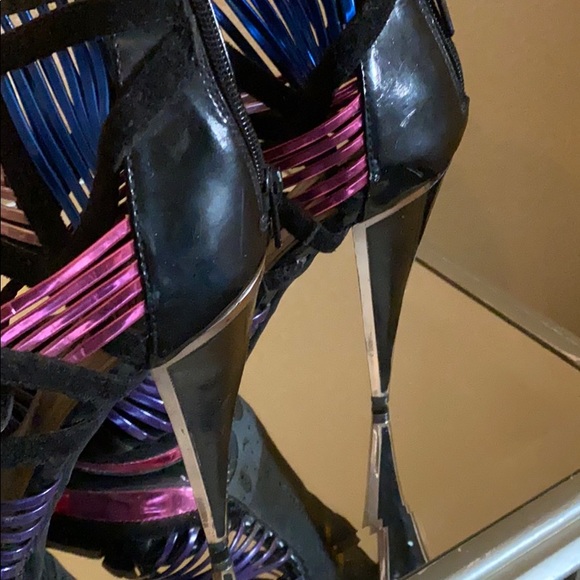 Heels - Picture 2 of 6